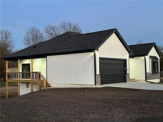 1613 S Ash Court, Ottawa, KS 66067