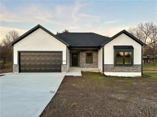 1613 S Ash Court, Ottawa, KS 66067