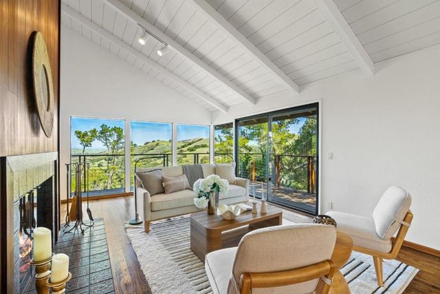 17 Calera Canyon Road, Salinas, CA 93908