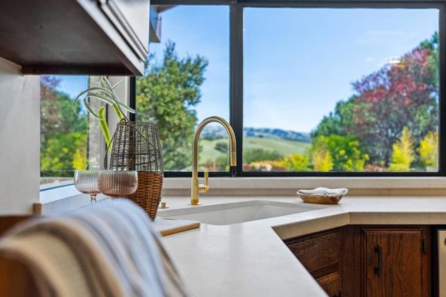 17 Calera Canyon Road, Salinas, CA 93908