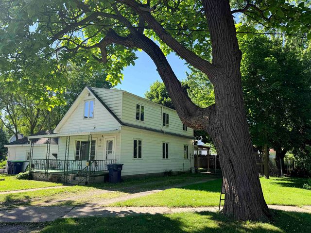 708 Woodside Lane, Bay City, MI 48708