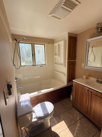 708 Woodside Lane, Bay City, MI 48708