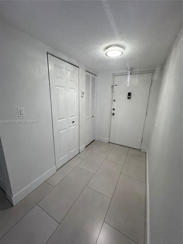 9520 SW 8th Street 118, Miami, FL 33174