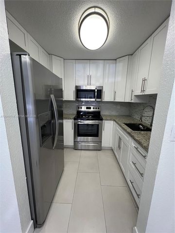 9520 SW 8th Street 118, Miami, FL 33174