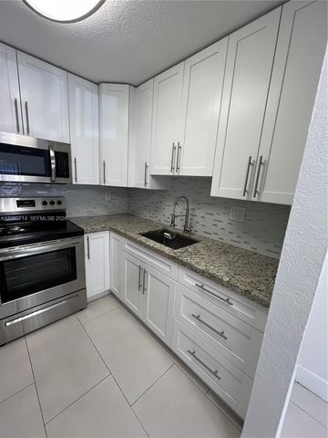 9520 SW 8th Street 118, Miami, FL 33174