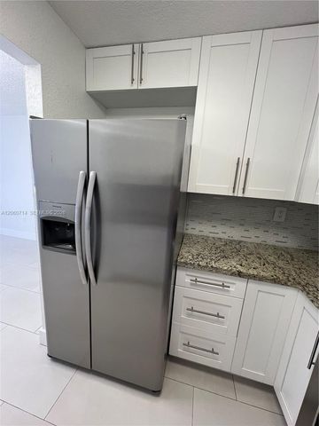 9520 SW 8th Street 118, Miami, FL 33174