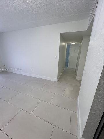 9520 SW 8th Street 118, Miami, FL 33174