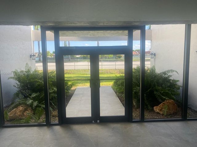 9520 SW 8th Street 118, Miami, FL 33174