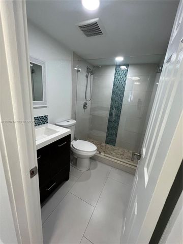 9520 SW 8th Street 118, Miami, FL 33174