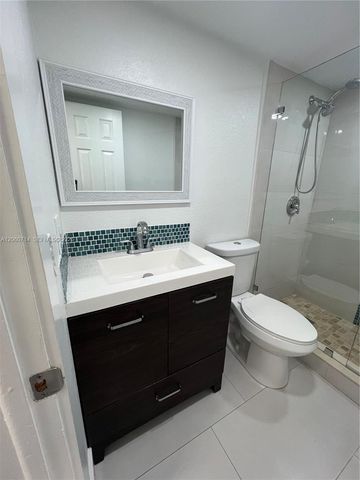 9520 SW 8th Street 118, Miami, FL 33174