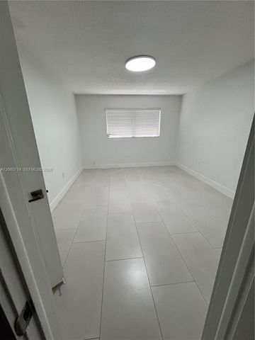 9520 SW 8th Street 118, Miami, FL 33174