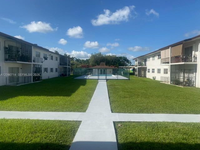 9520 SW 8th Street 118, Miami, FL 33174
