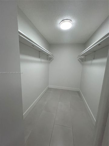 9520 SW 8th Street 118, Miami, FL 33174
