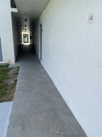 9520 SW 8th Street 118, Miami, FL 33174