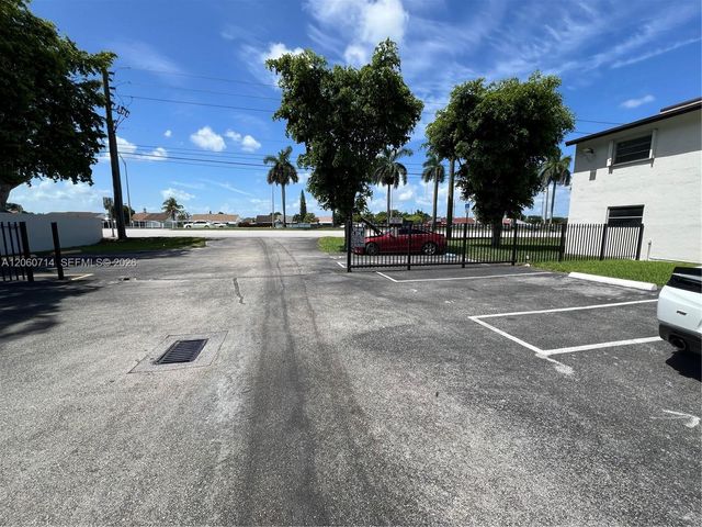 9520 SW 8th Street 118, Miami, FL 33174