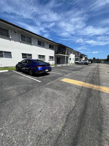 9520 SW 8th Street 118, Miami, FL 33174