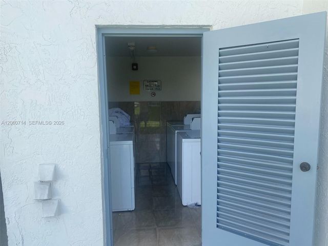 9520 SW 8th Street 118, Miami, FL 33174