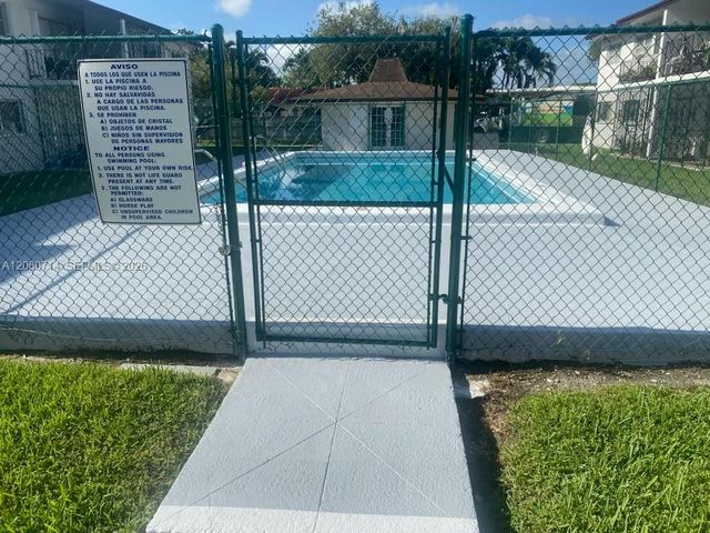 9520 SW 8th Street 118, Miami, FL 33174