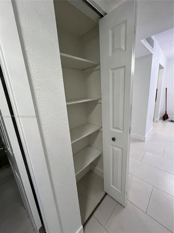 9520 SW 8th Street 118, Miami, FL 33174