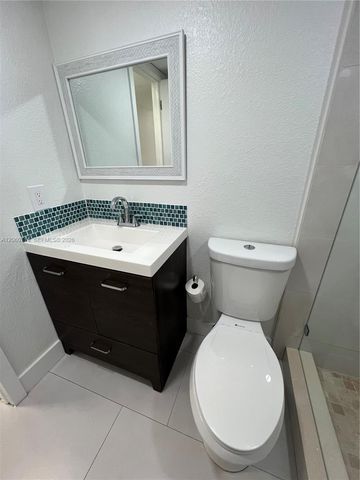 9520 SW 8th Street 118, Miami, FL 33174