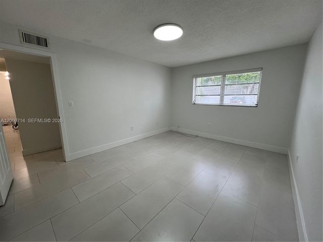 9520 SW 8th Street 118, Miami, FL 33174