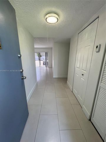 9520 SW 8th Street 118, Miami, FL 33174
