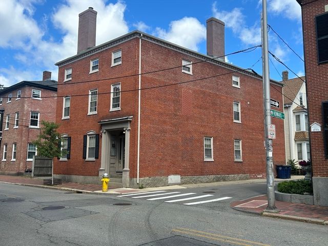 8 Brown 4, Salem, MA 01970