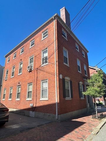 8 Brown 4, Salem, MA 01970
