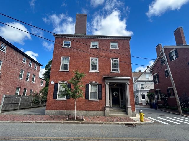 8 Brown 4, Salem, MA 01970