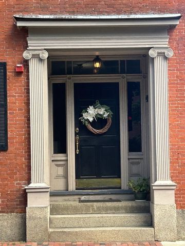 8 Brown 4, Salem, MA 01970