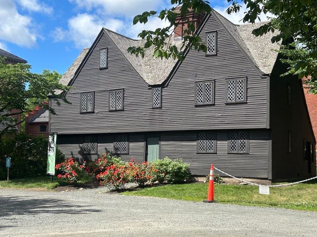 8 Brown 4, Salem, MA 01970