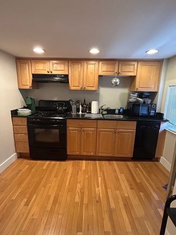 8 Brown 4, Salem, MA 01970