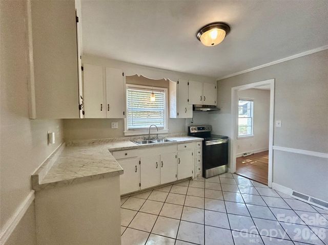 2255 Falmouth Road, Charlotte, NC 28205