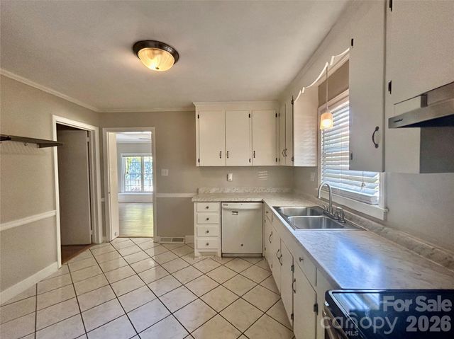 2255 Falmouth Road, Charlotte, NC 28205