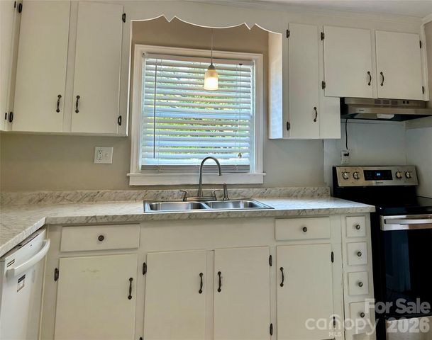 2255 Falmouth Road, Charlotte, NC 28205