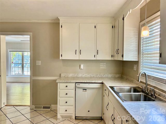 2255 Falmouth Road, Charlotte, NC 28205