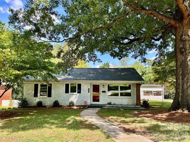 2255 Falmouth Road, Charlotte, NC 28205