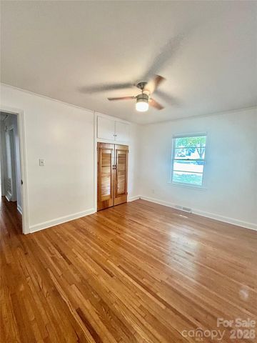 2255 Falmouth Road, Charlotte, NC 28205