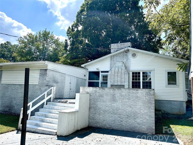 2255 Falmouth Road, Charlotte, NC 28205