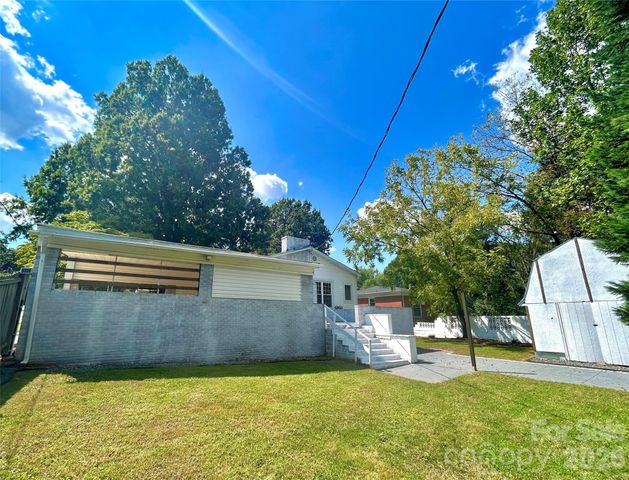 2255 Falmouth Road, Charlotte, NC 28205