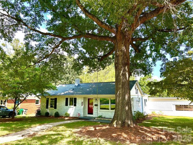 2255 Falmouth Road, Charlotte, NC 28205