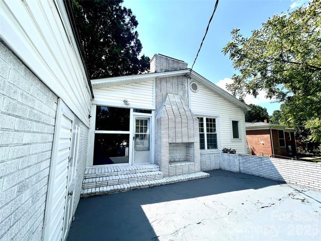 2255 Falmouth Road, Charlotte, NC 28205