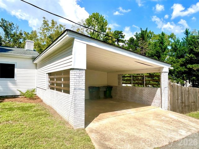 2255 Falmouth Road, Charlotte, NC 28205
