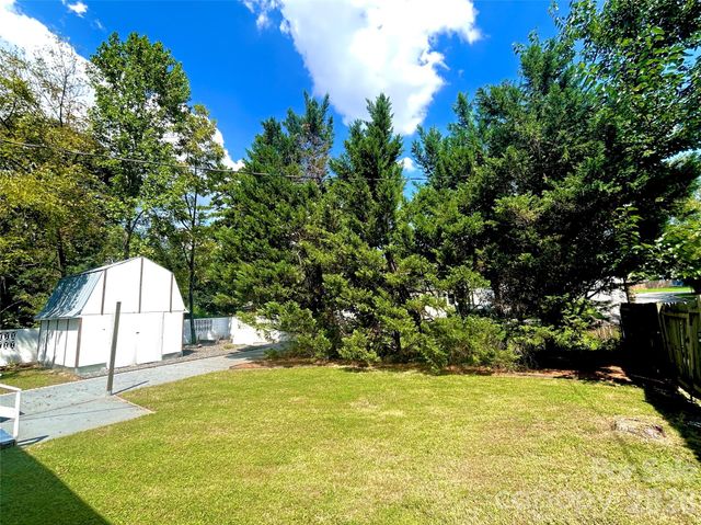 2255 Falmouth Road, Charlotte, NC 28205