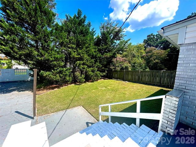 2255 Falmouth Road, Charlotte, NC 28205
