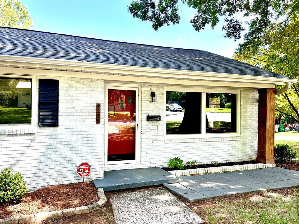 2255 Falmouth Road, Charlotte, NC 28205