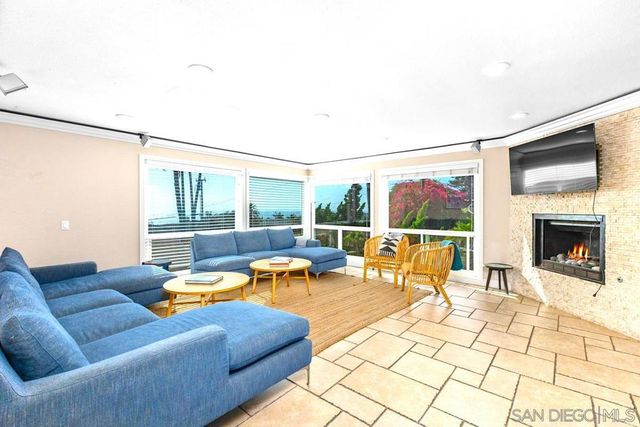 1576 Lorraine, Encinitas, CA 92024