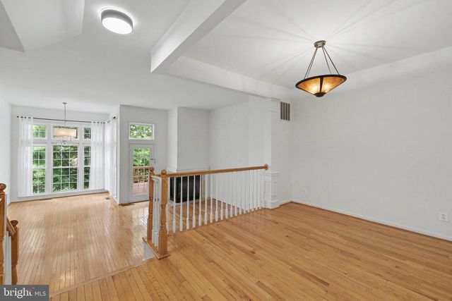 5438 SUMMER LEAF LN, Alexandria, VA 22312
