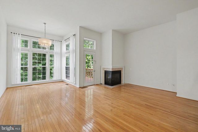5438 SUMMER LEAF LN, Alexandria, VA 22312