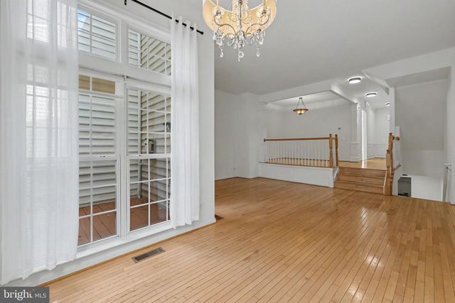 5438 SUMMER LEAF LN, Alexandria, VA 22312
